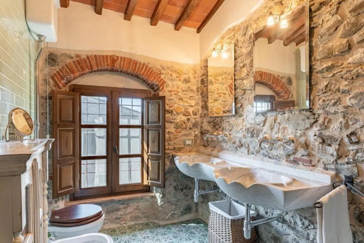 Villa Pera By Nicola Real Estate Corsanico-Bargecchia 0*,  Italy